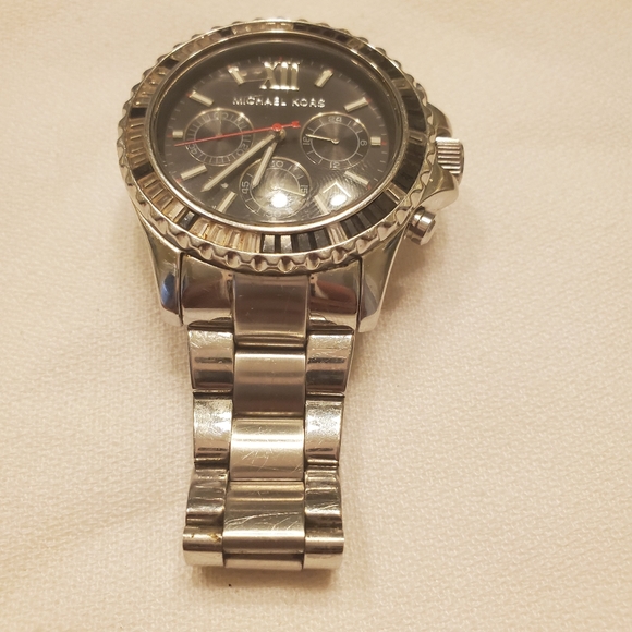 Michael Kors Watch - Picture 3 of 6